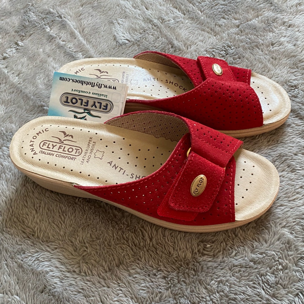 Fly Flot Slide size 6 Red suede sandal